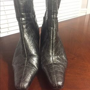 Anne Klein iflex gray patent croc ankle boot